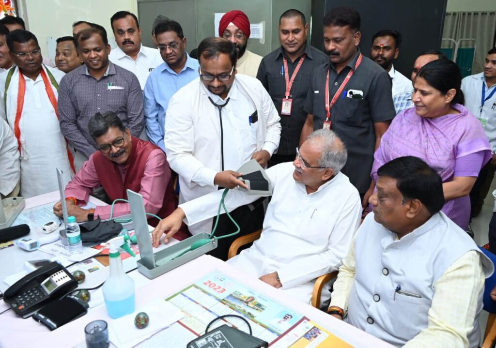 विधानसभा अध्यक्ष डॉ. महंत और मुख्यमंत्री  बघेल ने तीन दिवसीय स्वास्थ्य शिविर का किया उदघाटन