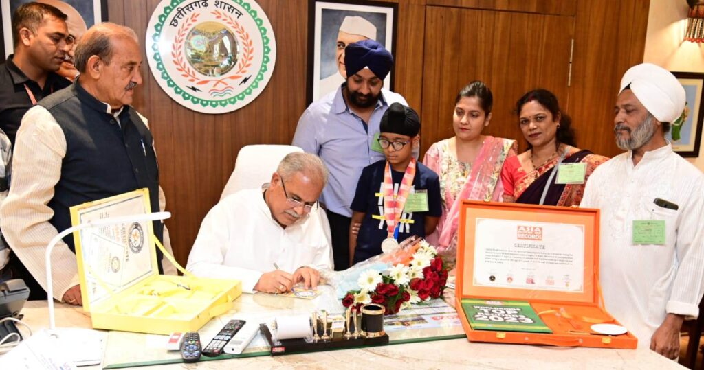 मुख्यमंत्री से वर्ल्ड वाइड बुक ऑफ रिकॉर्ड्स होल्डर मास्टर जसराज ने की सौजन्य मुलाकात