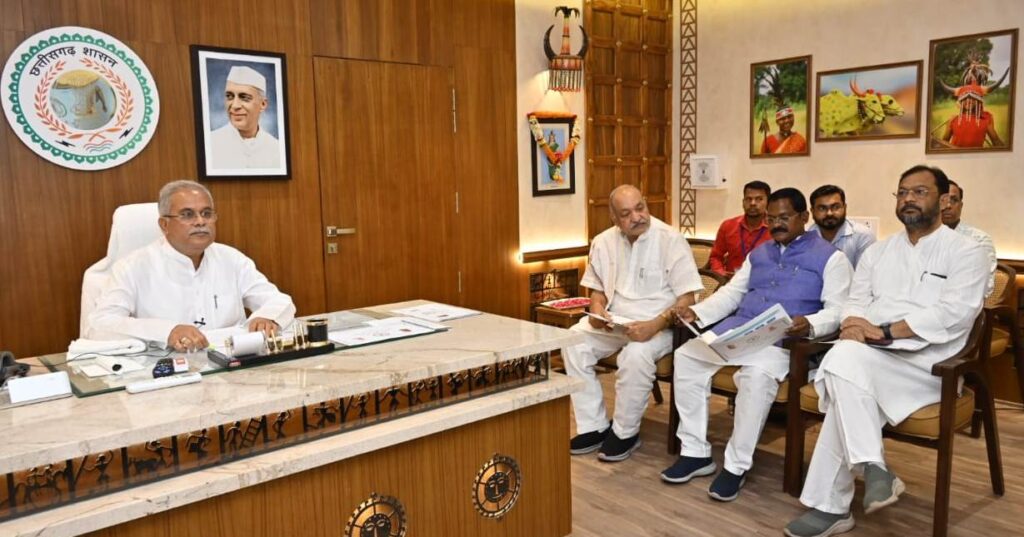 मुख्यमंत्री भूपेश बघेल ने गोधन न्याय योजना के हितग्राहियों को किया 7 करोड़ 4 लाख रूपए का भुगतान