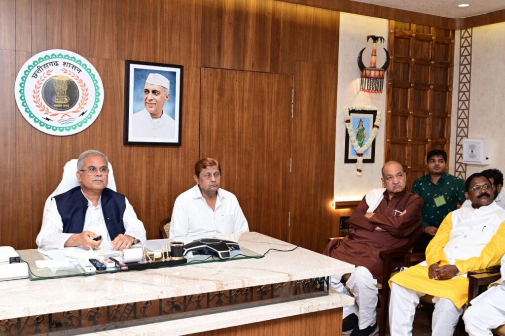 मुख्यमंत्री भूपेश बघेल ने मुख्यमंत्री वृक्ष सम्पदा योजना के हितग्राहियों से की चर्चा