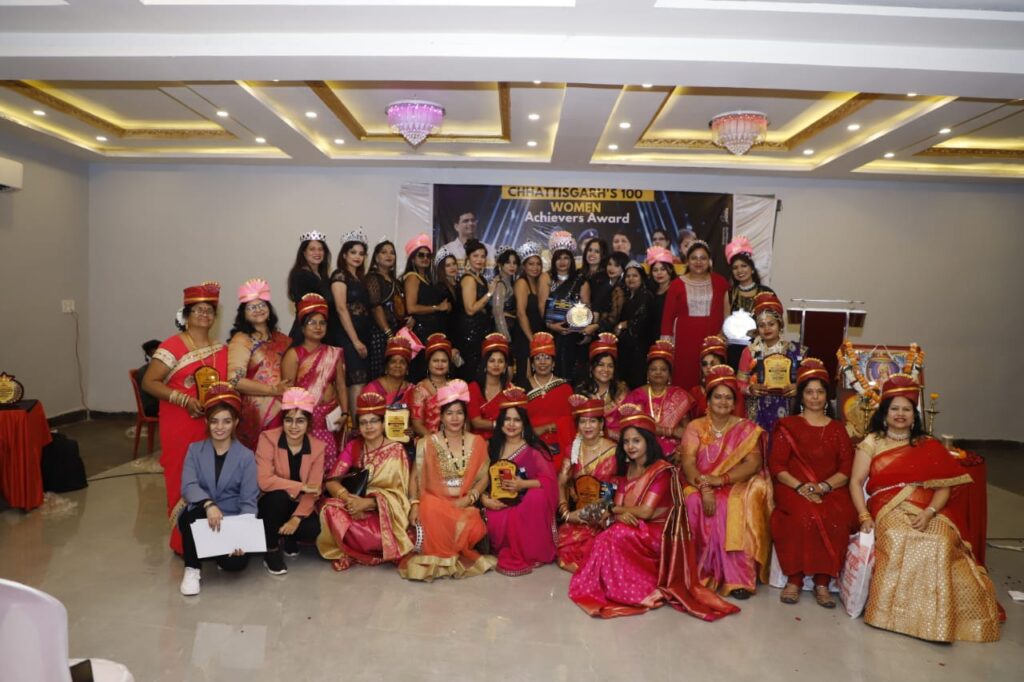 अंतरास्ट्रीय महिला दिवस के अवसर पर “जेके फाउंडेशन “ने 100 महिलाओं को “वुमन एचीवर अवार्ड” से सम्मानित किया