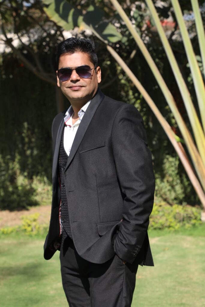 अथविकवरूनी इंटरनेशनल फिल्म फेस्टिवल मे अभिनेता अखिलेश पांडे ने बेस्ट एक्टर का अवार्ड जीता