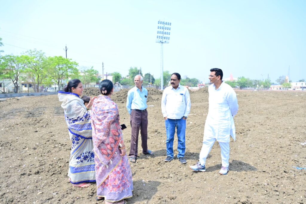 हुडको पहुंचे विधायक यादव ने किया विकास कार्य का निरीक्षण,ठेकेदार और अधिकारियों को दिए सख्त निर्देश कहा गुणवत्ता  और समय का विशेष ध्यान रखे