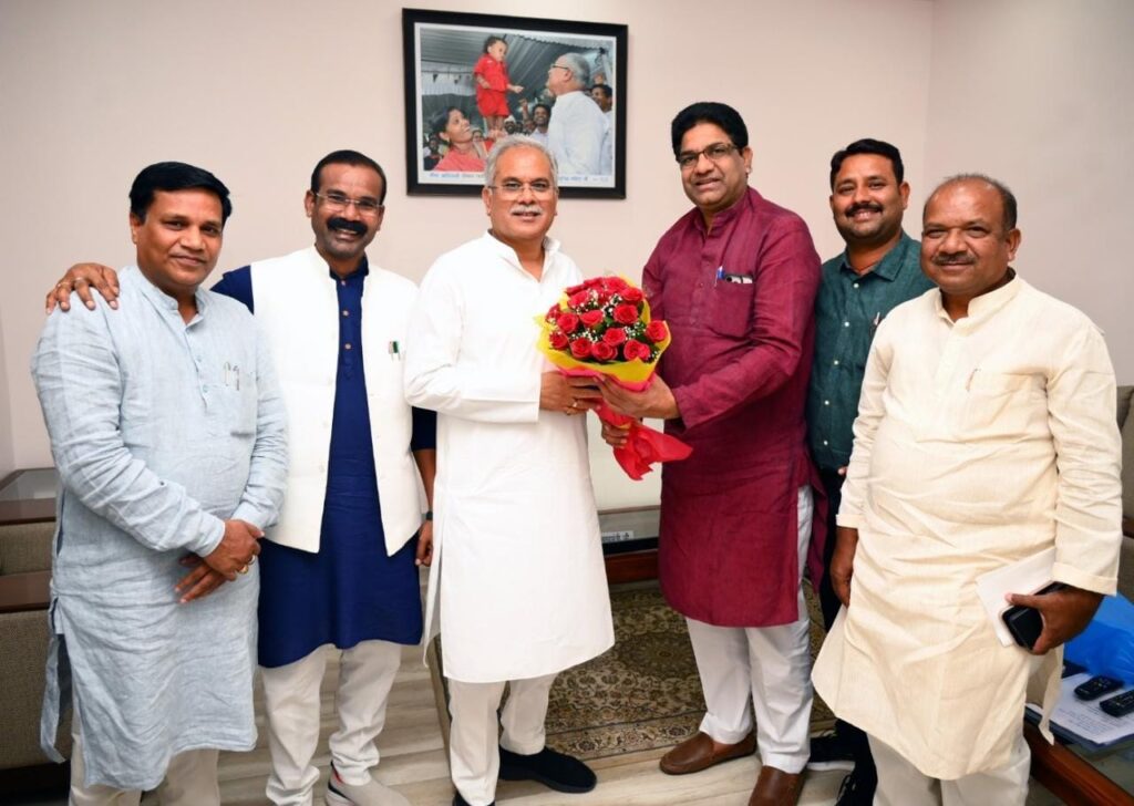 मुख्यमंत्री से संसदीय सचिव और विधायक गणों ने की सौजन्य मुलाकात