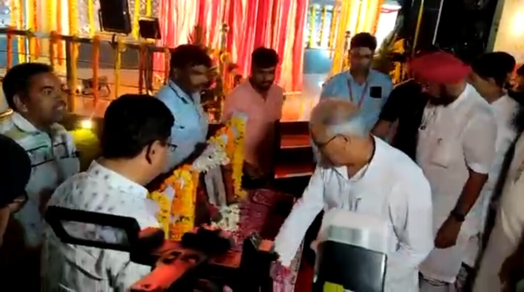 लाल चौक पर मुख्यमंत्री भूपेश बघेल एवम विधायक कुलदीप सिंह जुनेजा ने किया लौह पुरुष सरदार वल्लभ भाई पटेल के प्रतिमा का अनावरण