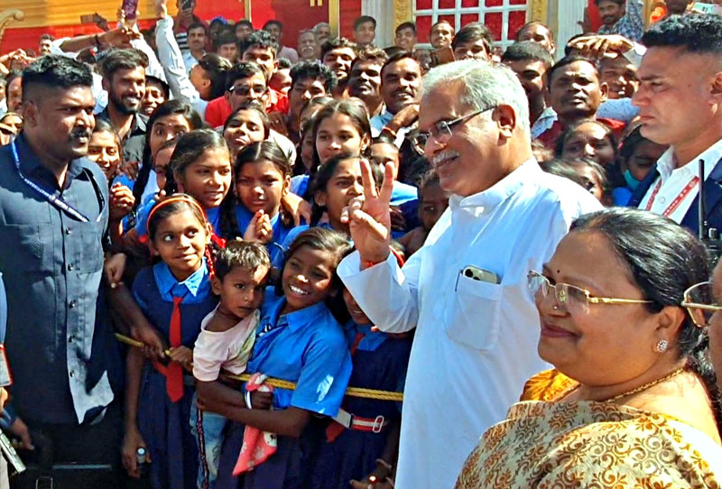 बालोद : मुख्यमंत्री से हुई छोटी सी मुलाकात में ही स्कूली बच्चों की मांग हुई पूरी