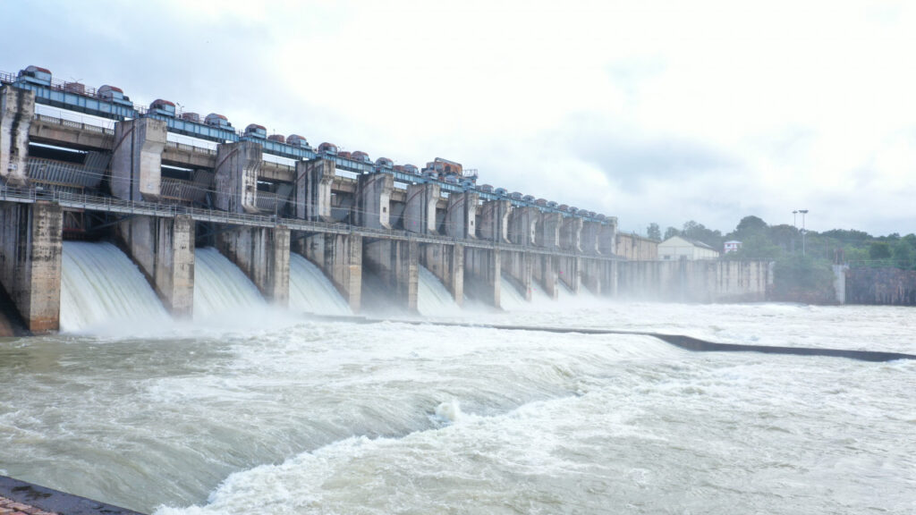 धमतरी : ग्रामीणों की मांग पर गंगरेल बांध से छोड़ा गया पानी