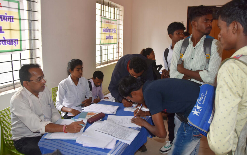 युवाओं को मिल रहे हैं रोजगार के बड़े अवसर