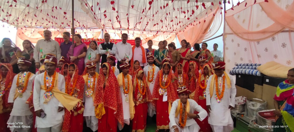 कवर्धा : मुख्यमंत्री कन्या विवाह योजना : सामाजिक रिती-रिवाज से 23 जोड़े बंधे परिणय-सूत्र में