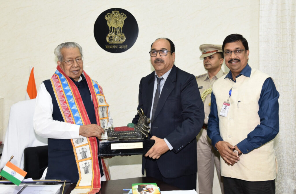 राज्यपाल विश्वभूषण हरिचंदन से एन.टी.पी.सी.के कार्यकारी निदेशक ने की भेंट