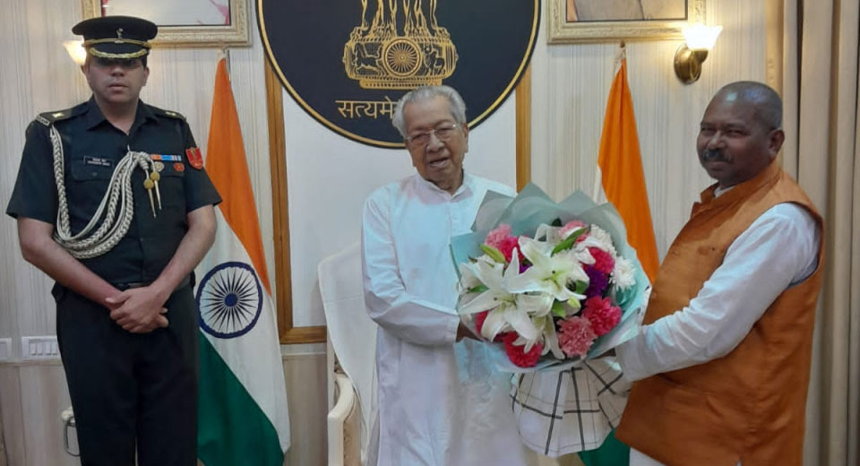 राज्यपाल हरिचंदन से केंद्रीय  राज्य मंत्री ने की सौजन्य भेंट