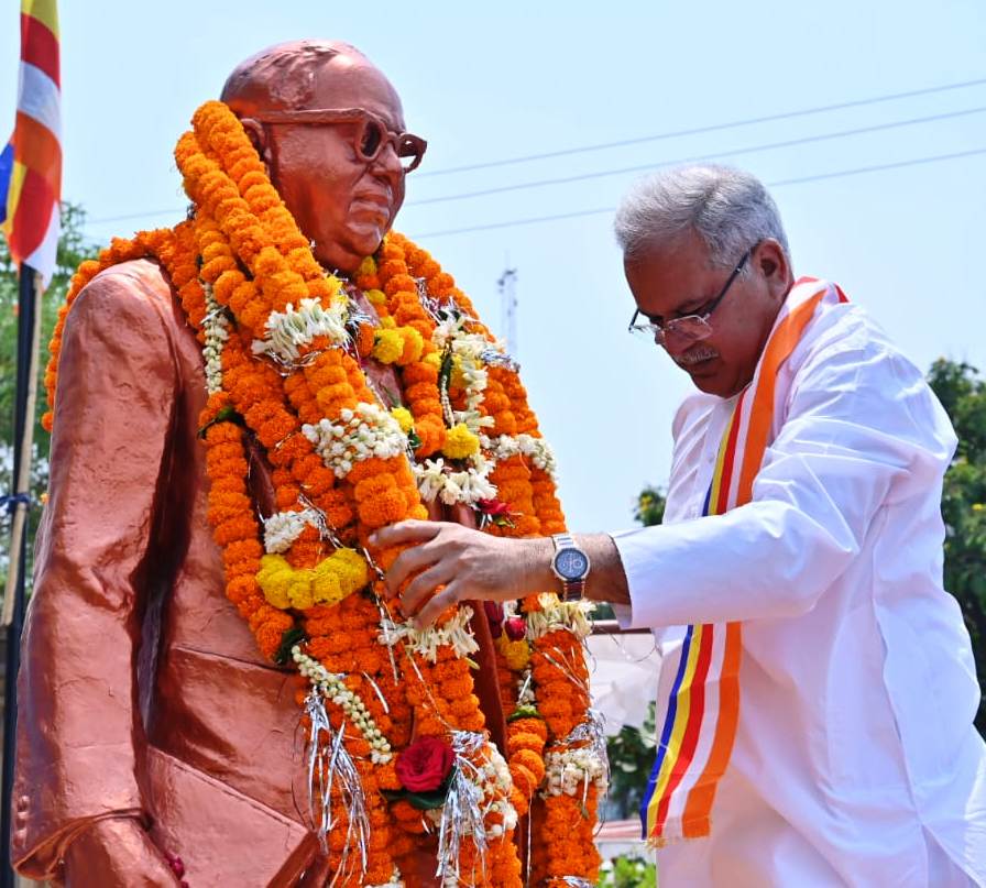 बाबा साहेब द्वारा दिया गया संविधान देश के लोगों की सबसे बड़ी ताकत : मुख्यमंत्री     भूपेश बघेल