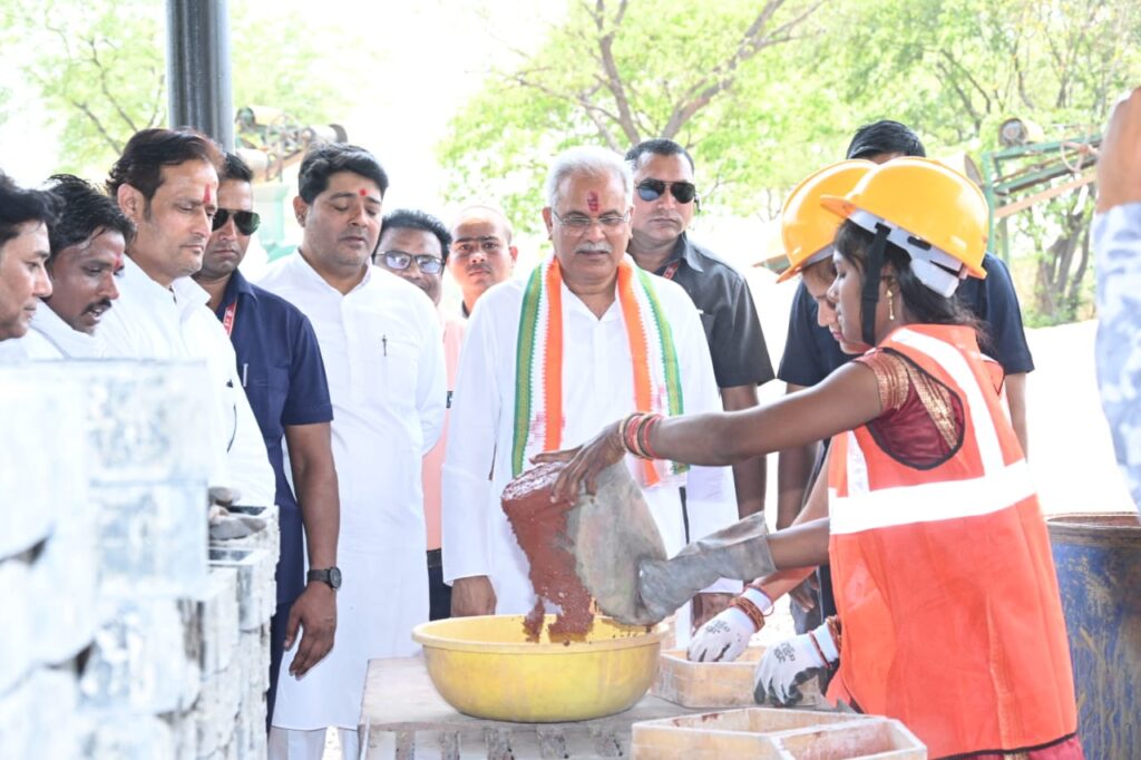 मुख्यमंत्री भूपेश बघेल ने किया हीरापुर जरवाय में सी एंड डी प्लांट का लोकार्पण