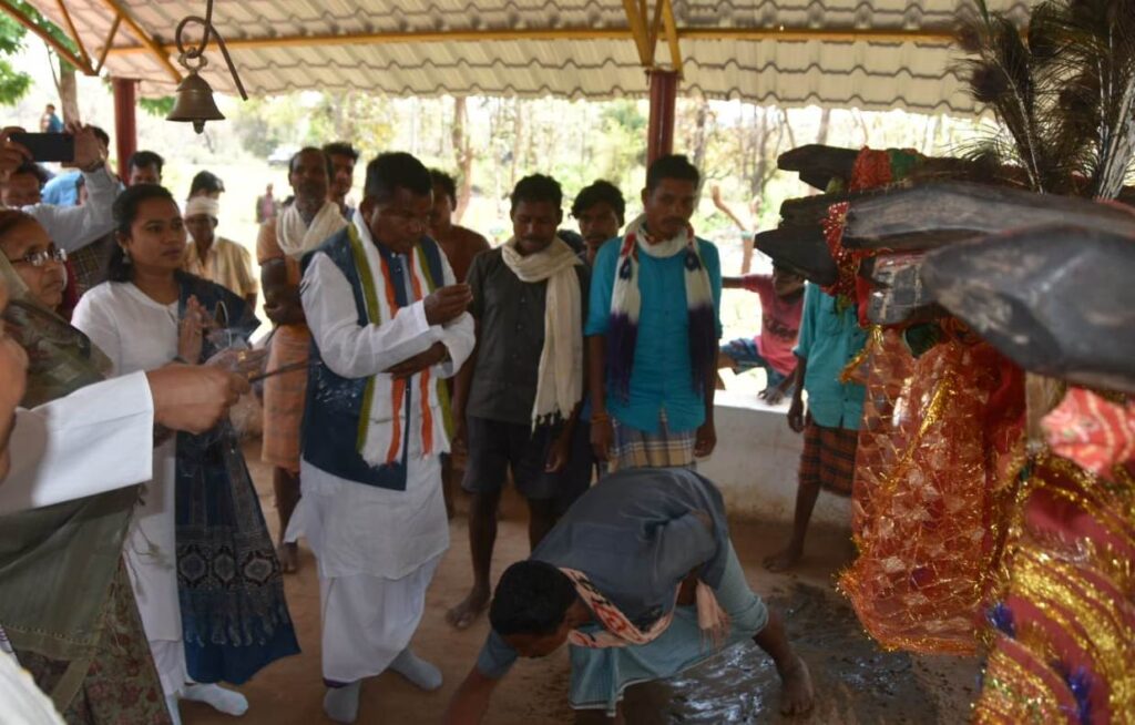 दंतेवाड़ा : मंत्री कवासी लखमा ने किया दन्तेश्वरी मां का दर्शन