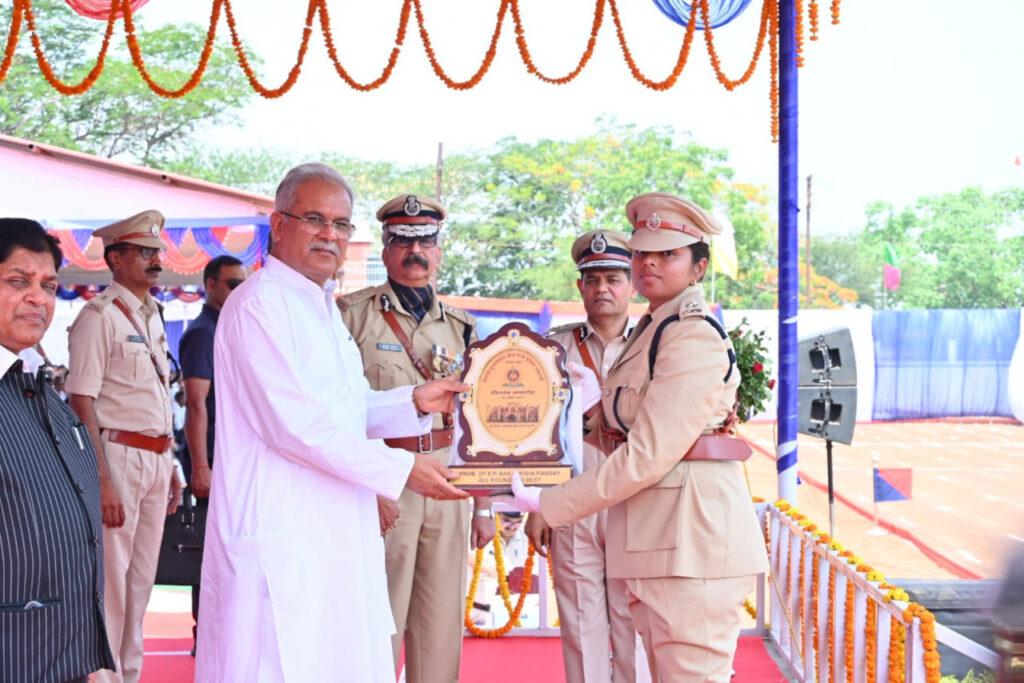 प्रशिक्षण के दौरान उत्कृष्ट प्रदर्शन करने वाले प्रशिक्षु उप पुलिस अधीक्षक हुए सम्मानित