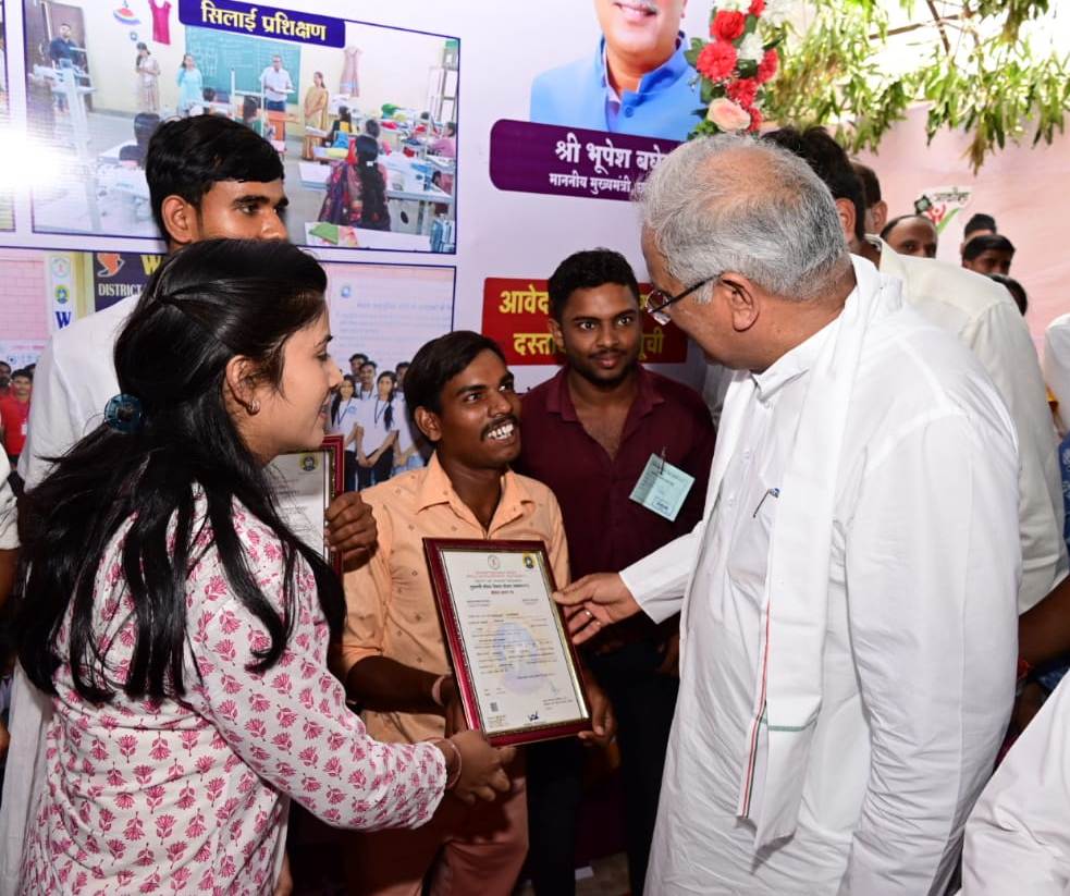 छत्तीसगढ़ सरकार के जन हितैषी फैसलों की पहुंच दूरस्थ अंचल तक-विशेष पिछड़ी जनजाति बैगा परिवारों में जागी आगे बढ़ने की ललक