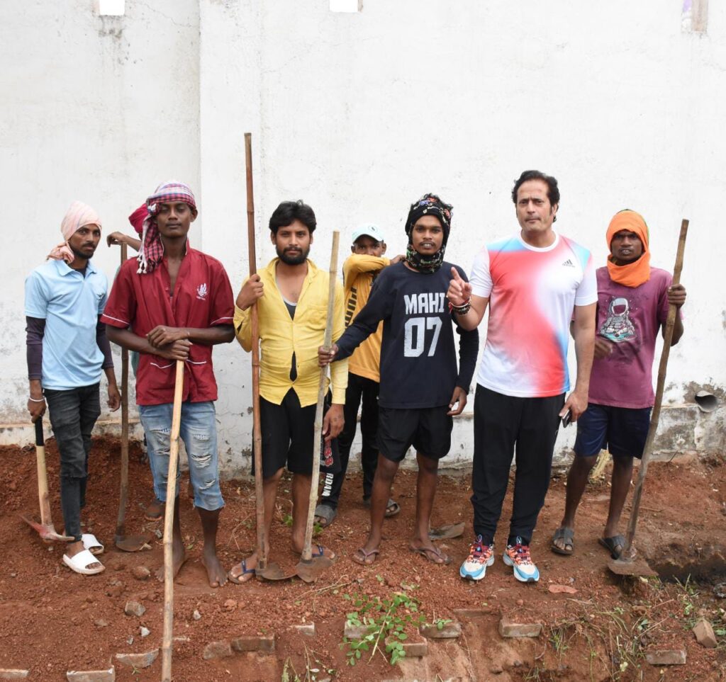 पश्चिम विधानसभा में “ड्रीम रायपुर क्लीन रायपुर“ मुहीम के तहत् हो रहा नाली एवं नालों की सफाई का कार्य – विकास उपाध्याय