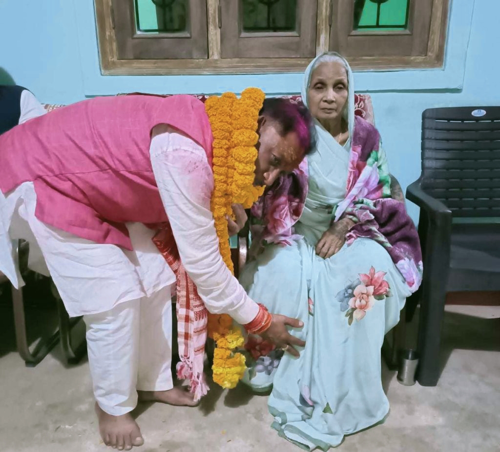 बेटे के मुख्यमंत्री बनने की खबर सुनकर खुश हुई मां, कहा- छत्तीसगढ़ महतारी की सेवा करने का मिला सौभाग्य