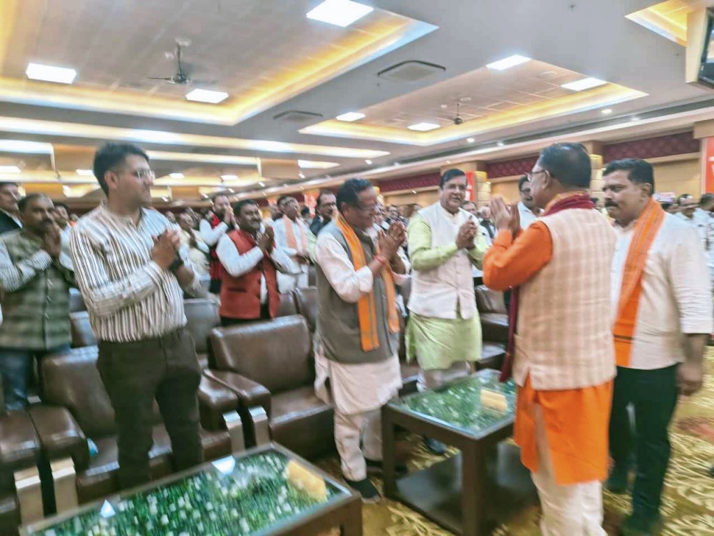 बीजेपी कार्यालय पहुंचे सीएम विष्णुदेव साय, कहा- एक छोटा सा कार्यकर्ता मुख्यमंत्री बन सकता है, यह केवल भाजपा में ही संभव