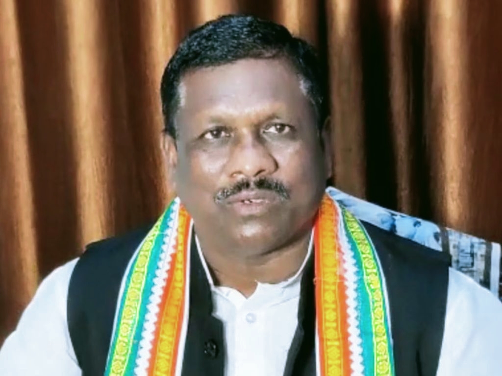 निष्कासित होने के बाद पूर्व विधायक का फूटा गुस्सा, बृहस्पत सिंह बोले  जो गलत कर रहे उन पर नहीं हो रही कार्रवाई, खरगे से मुलाकात कर रखेंगे बात