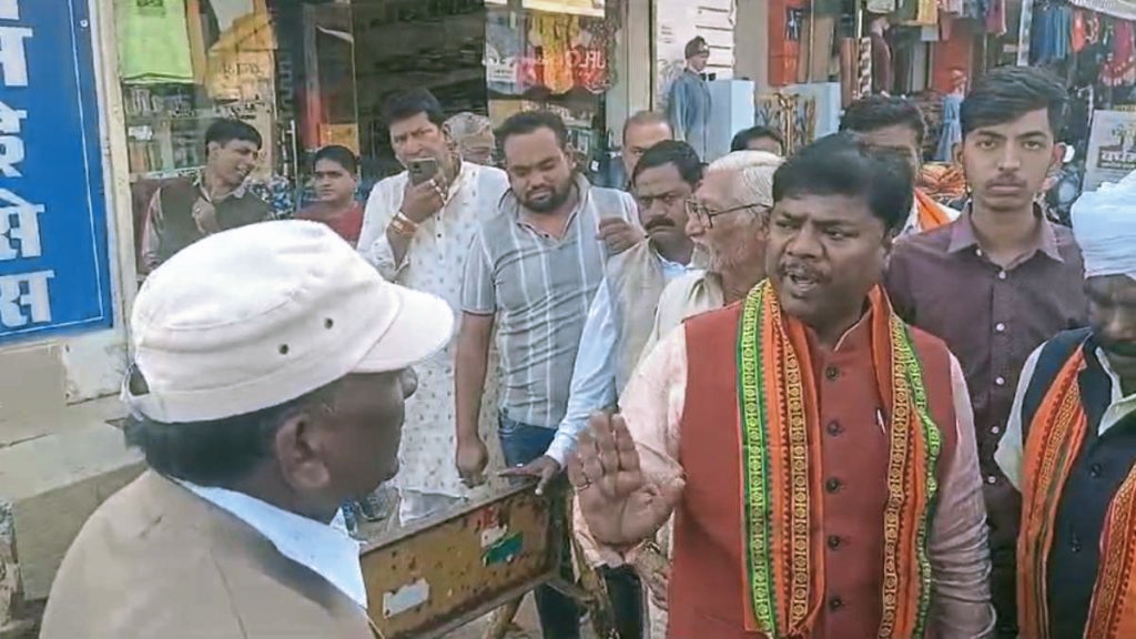 विधायक केदार कश्यप ने PWD अधिकारी को जमकर लगाई फटकार, जल्द से जल्द समस्या का समाधान करने दिया निर्देश, देखें VIDEO