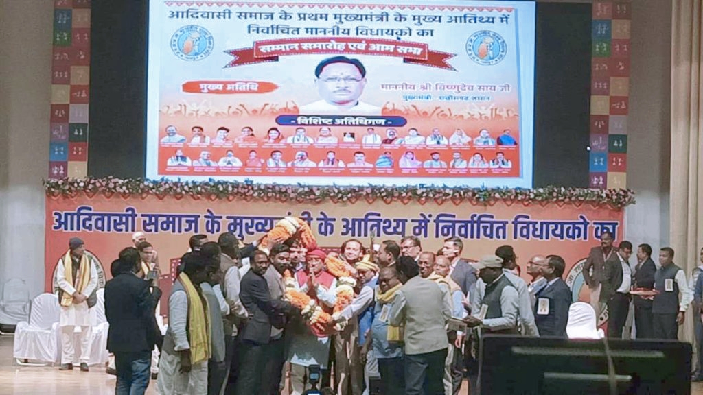 आदिवासी विधायकों का हुआ सम्मान : शासकीय सेवक संघ ने सीएम को सौंपा मांग पत्र, साय बोले  उचित मांगों को करेंगे पूरा
