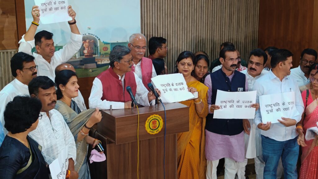 सदन में ‘हत्या’ की गूंजः पूर्व CM भूपेश बघेल और कांग्रेस विधायकों ने उठाया बैगा आदिवासियों की मौत का मुद्दा, सदन में हंगामा, पंडरिया विधायक पर सरंक्षण का बड़ा आरोप