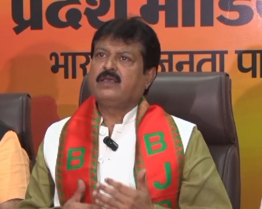 कांग्रेस ने बार बार संविधान की धज्जियां उड़ाई,आज के दिन की घटना के बाद भी संविधान का गला घोटा:संजय श्रीवास्तव