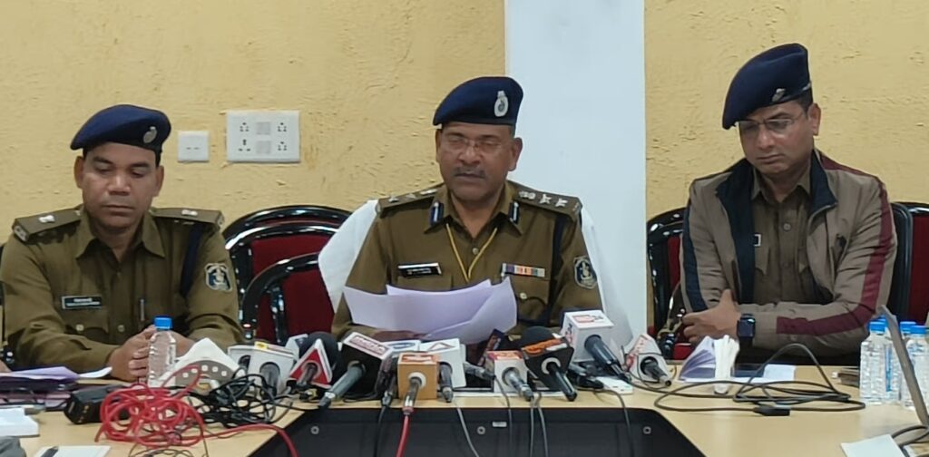 रायपुर पुलिस ने वर्ष 2024 में राजधानी के विभिन्न थाना क्षेत्र में घटित अपराधों का लेखा-जोखा आज मीडिया के समक्ष प्रस्तुत किया