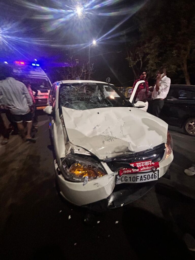 रायपुर VIP रोड पर आधी रात को हुआ बड़ा सड़क हादसा