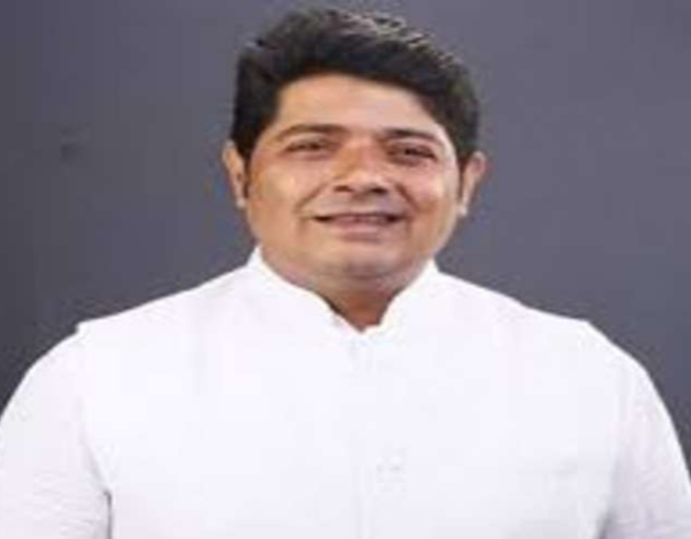 महापौर एजाज़ ढेबर EOW दफ्तर पहुंचे