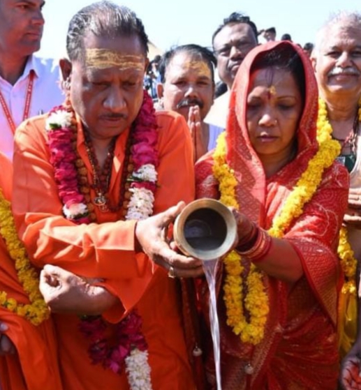 प्रयागराज महाकुंभ 2025: मुख्यमंत्री श्विष्णु देव साय ने त्रिवेणी संगम में किया पुण्य स्नान, प्रदेशवासियों की सुख-समृद्धि की कामना की