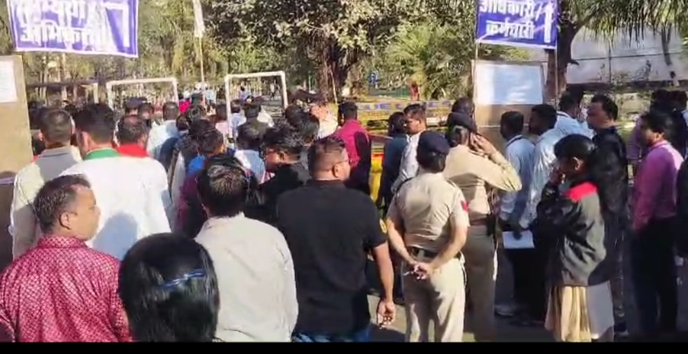 निकायों में डाक मत पत्र की गिनती शुरू, रुझानों में रायपुर और जगदलपुर में भाजपा आगे