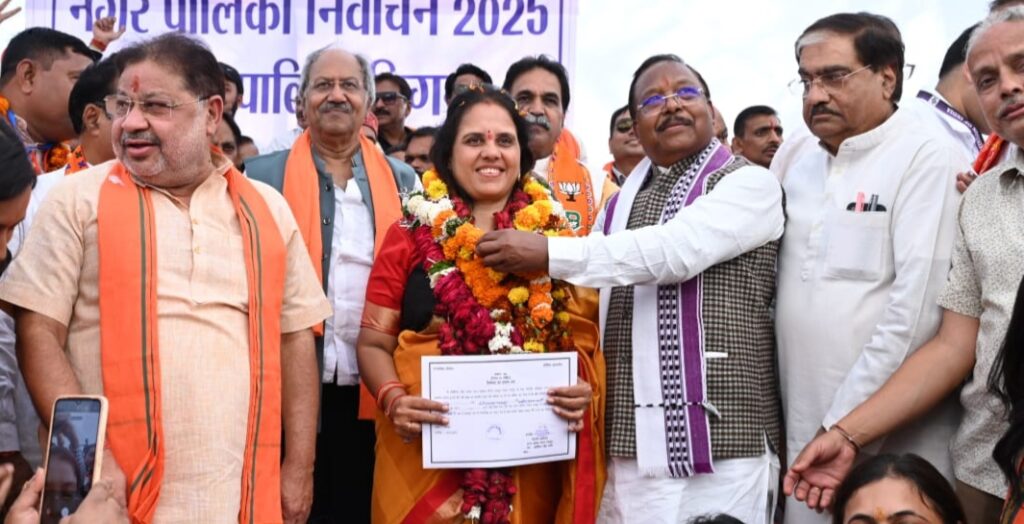 रायपुर के 70 वार्ड में 60 पर बीजेपी, कांग्रेस 7 पर जीती, तो 3 में निर्दलीय उम्मीदवार ने मारी बाजी