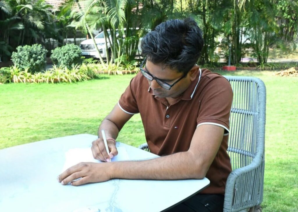 100 पृष्ठों में वित्त मंत्री ने हाथ से लिखा ऐतिहासिक बजट