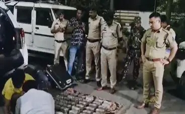 कार से ढाई करोड़ बरामद