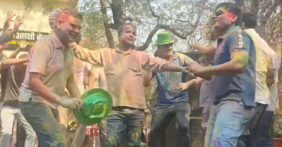 रायपुर कलेक्टर और SSP ने लगाए होली के ठुमके,