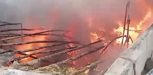 गोदाम में लगी भीषण आग, मचा हड़कंप