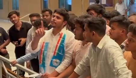 एनएसयूआई द्वारा छात्रों के मूलभूत अधिकारों को लेकर मैट्स कॉलेज का घेराव किया