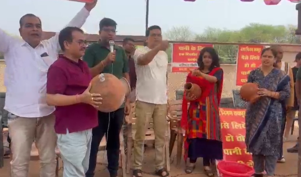 रायपुर निगम का घेराव करने की चेतावनी