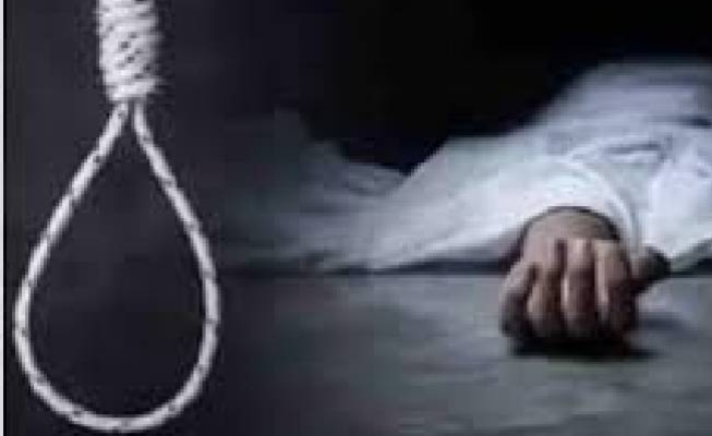 कमरे में लटकी मिली लाश