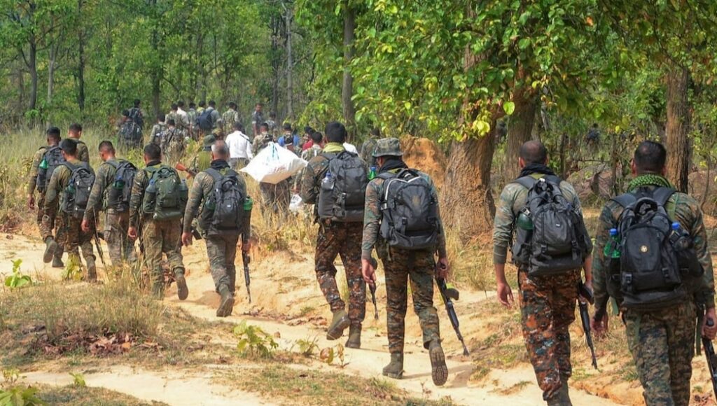 सुरक्षाबलों ने मार गिराए 26 नक्सली,
