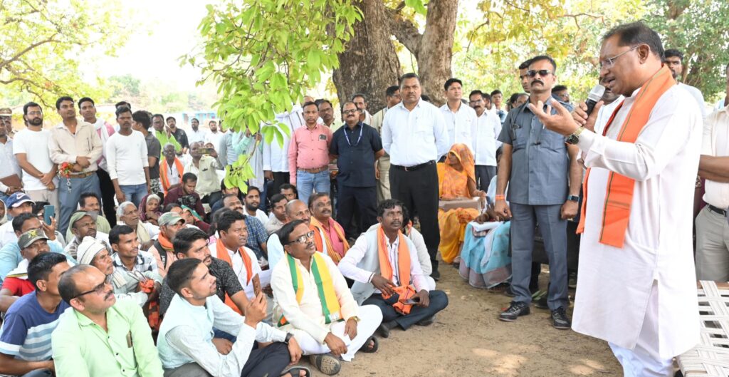 मनेंद्रगढ़-चिरमिरी-भरतपुर. माथमौर में लगे चौपाल में मुख्यमंत्री ने की कई घोषणाएं