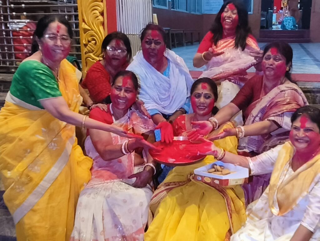 ऑपरेशन सिंदूर के कामयाबी के उपलक्ष में महिलाओं का जश्न राजधानी रायपुर में देखने को मिला