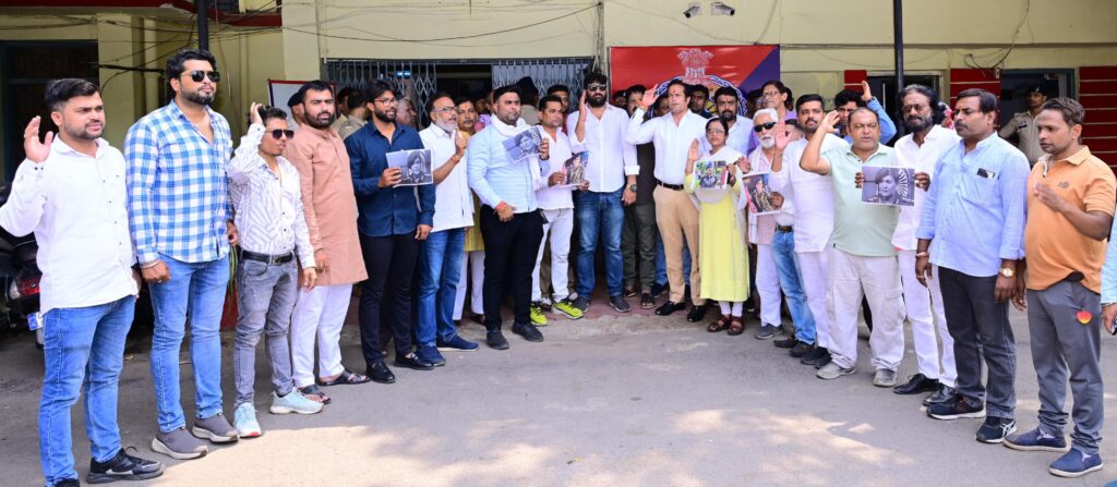 तत्काल एफआईआर की मांग – विकास उपाध्याय