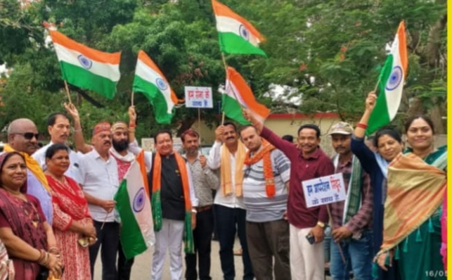 महासमुंद में निकली विशाल तिरंगा यात्रा, विधायक डॉ संपत अग्रवाल ने किया सेना के शौर्य को सलाम