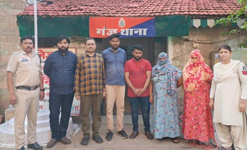 पुलिस ने मारा छापा, महिला मैनेजर समेत 6 आरोपी गिरफ्तार, संचालक फरार