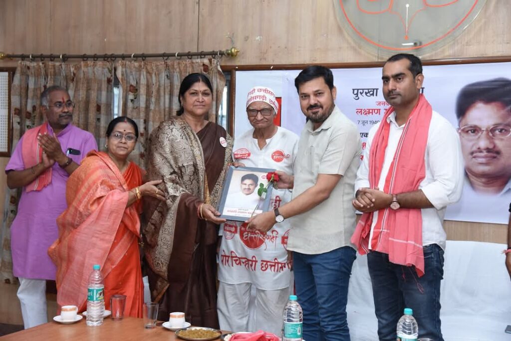 गिरे परे मनखे मन के तैं, दुख ला अपन बनाए गा लक्ष्मण मस्तुरिया भइया तँय, उँकर पीर ला गाए गा-अनुज