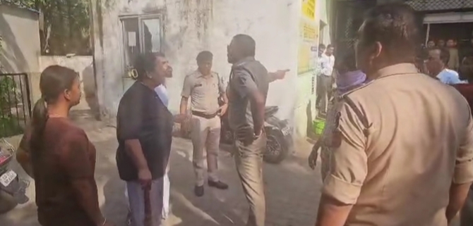 जोन क्रमांक 8 में हंगामा.. जोन 8 के दफ्तर में तोडफ़ोड़