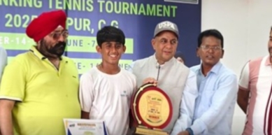 फाइनल मुकाबला, विजेता खिलाड़ियों को छग टेनिस संघ के अध्यक्ष डॉ. हिमांशु द्विवेदी ने किया सम्मानित